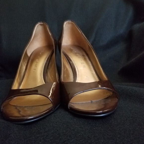Marc Fisher Brown Patent Leather Pumps - Picture 4 of 8